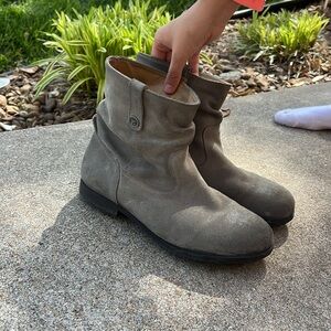Birkenstock Sarnia grey suede, size 8